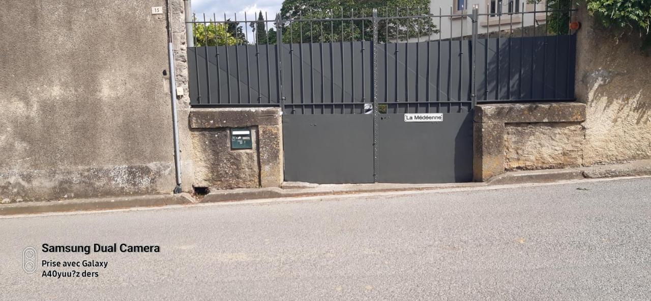 La Medeenne Alairac Exterior foto
